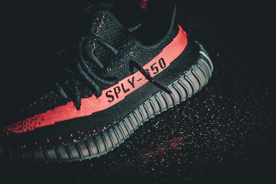 yeezy boost 350 v2 black black friday