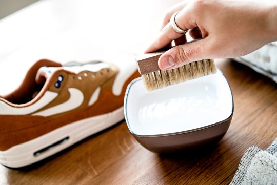 Die Bürste sollte ordentlich mit Cleaner getränkt werden.